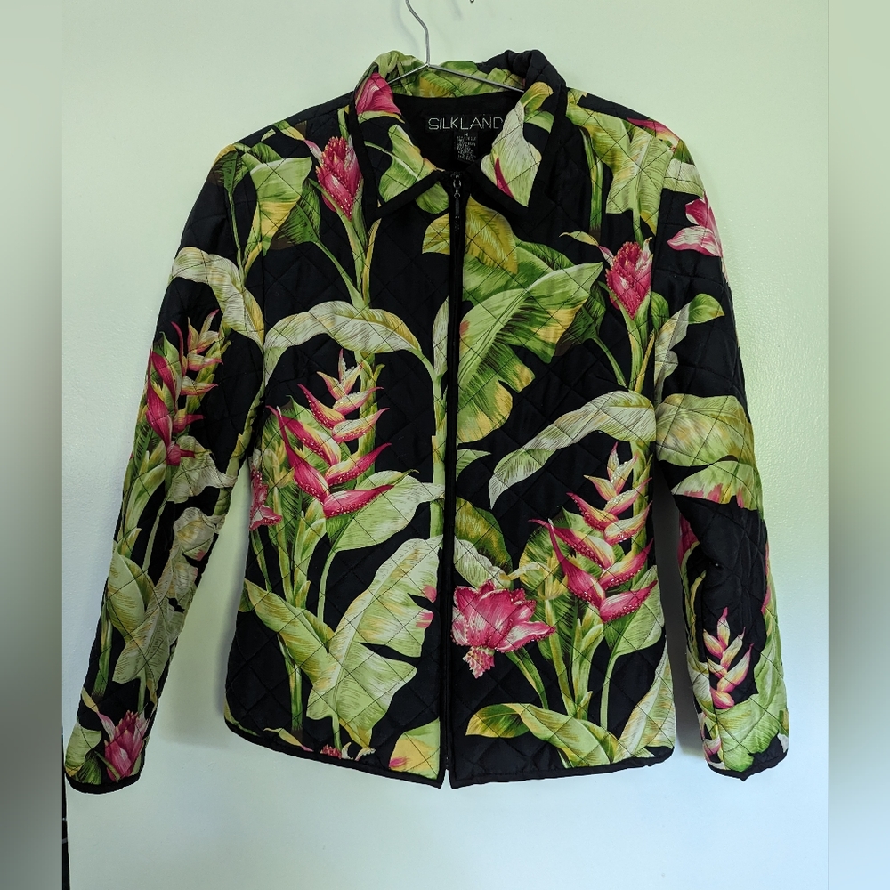 Jacket with beautiful, colorful print. 100% Silk